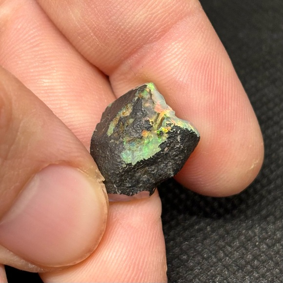 Radiant Beautiful Ethiopian Welo Opal For All Levels Of Cabbing/Faceting - Picture 4 of 13